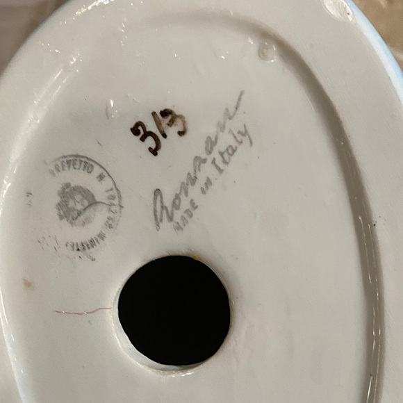 Praying Madonna Figurine - Picture 2 of 3